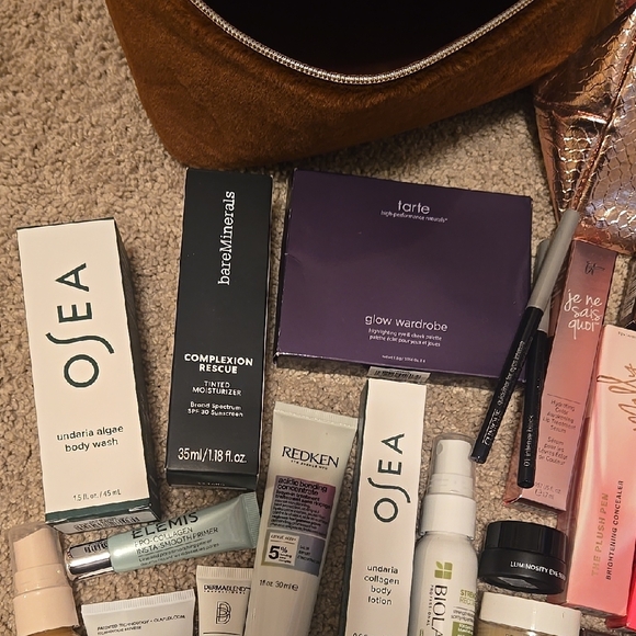 Assorted Skincare and Makeup Collection - Picture 2 of 7